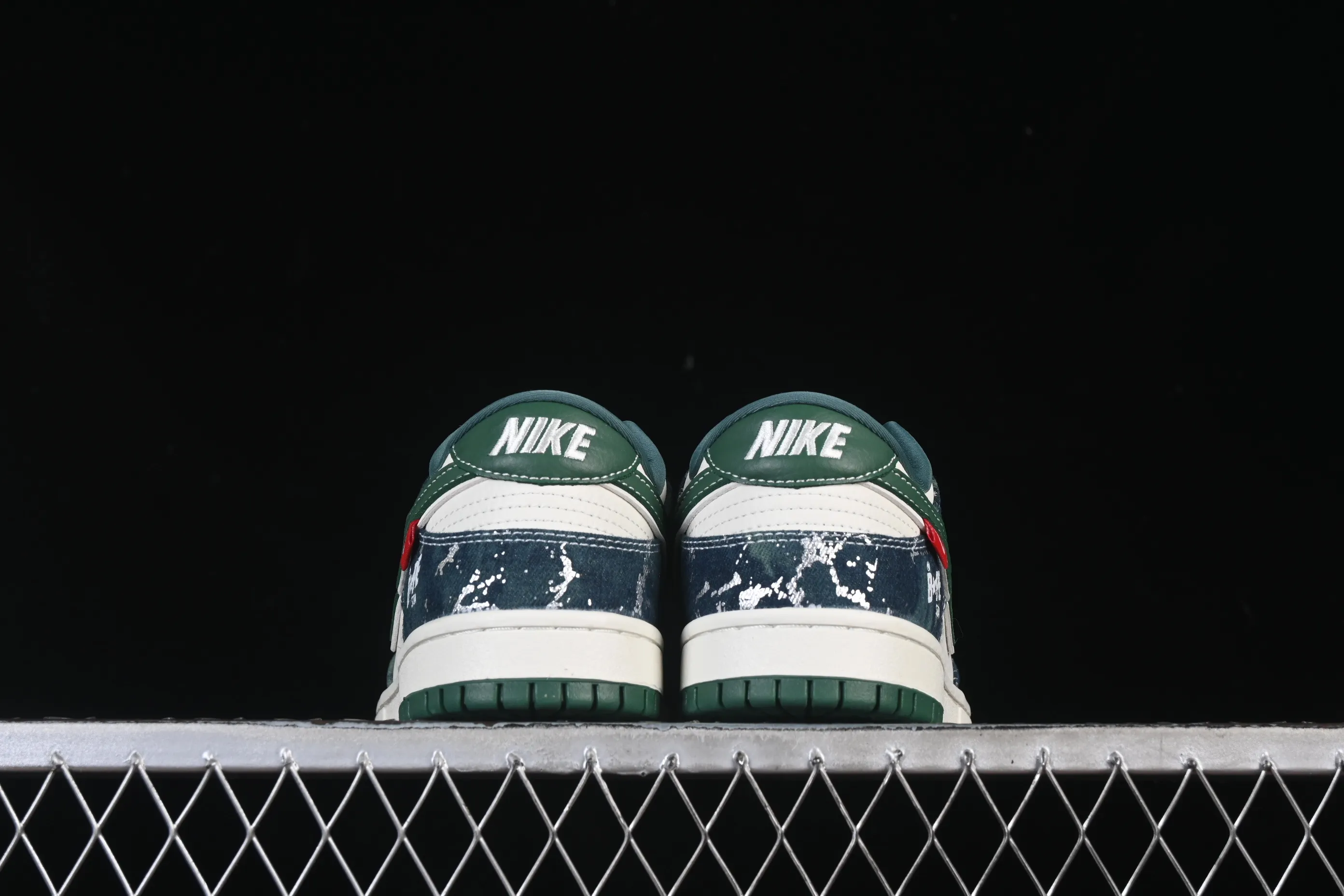All categories Nk SB Dunk Series Nk SB Dunk Low High-end customized low-top sneakers Nike SB Dunk Low BAPE joint white army green Anniversary high-end customized low-top casual sneakers SC0601-465